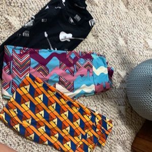 Lots of 3 os lularoe leggings